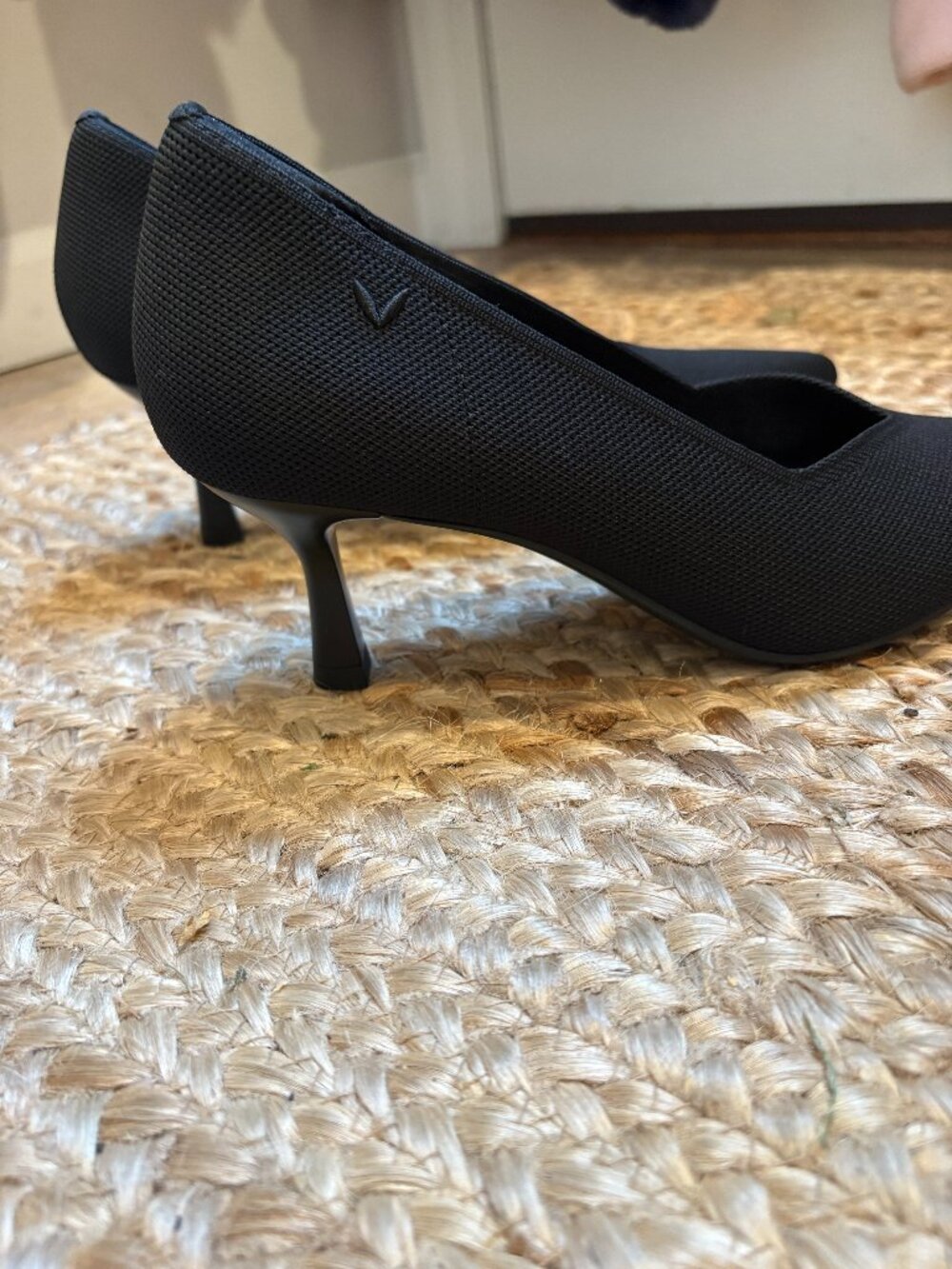 Vivaia Anna Shoe, Pointed Toe Mid Heels, Black, Size EU 39 US 8 Brand New Unworn